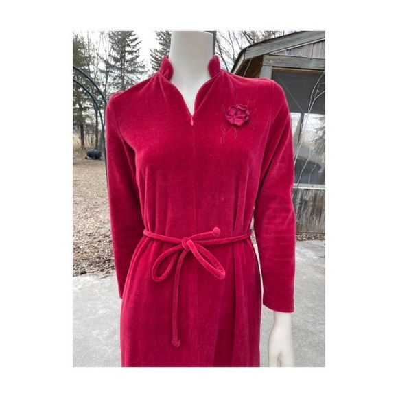 Vintage | 70s DIamond Tea Velvet Robe Burgundy Half-Zip Dressing Gown By Diane D - Picture 2 of 16